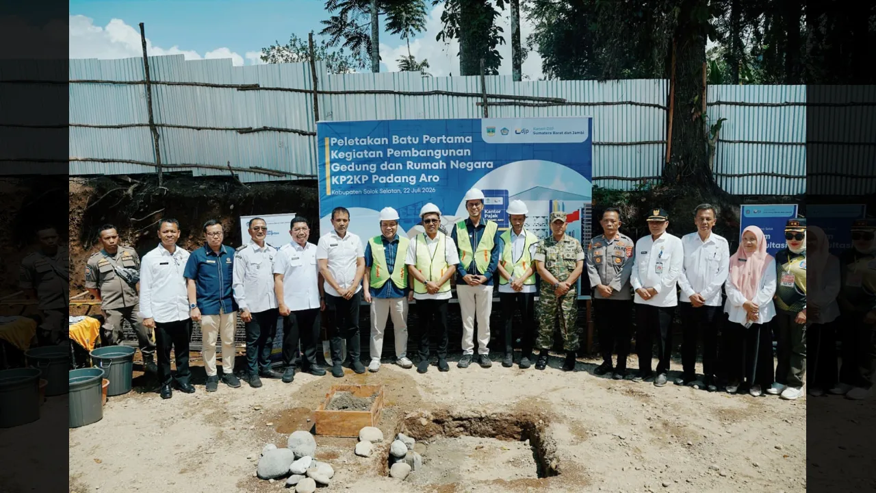 Suasana dimulainya pengerjaan pembangunan gedung KP2KP Padang Aro